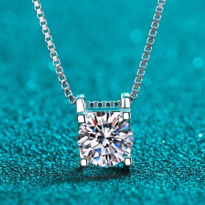 2 CT Moissanite Bull head pendant 925 Silver C2025080109